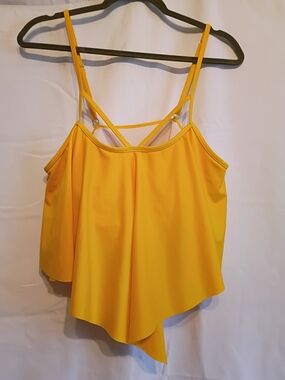 Women’s Size 1xl Yellow Asymmetrical Strappy Adjustable Strap Bikini Top.